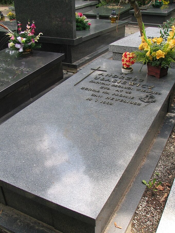 Grób Andrzeja Ułasiewicza na Cmentarzu Wojskowym na Powązkach w Warszawie