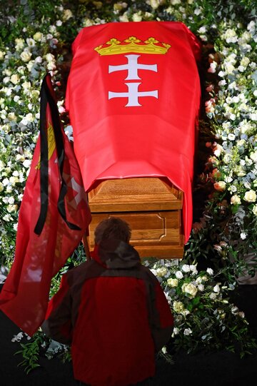 Trumna z ciałem prezydenta Gdańska wystawiona w ECS 