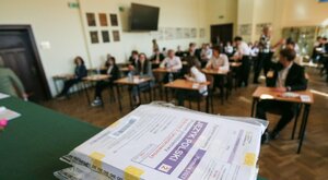 Miniatura: Ilu absolwentów zdało maturę? Podano wyniki