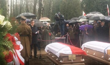 Sławomir Cenckiewicz na&nbsp;pogrzebie płk. Matuszewskiego i&nbsp;mjr. Rajchmana