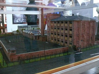 Makieta niemieckiego więzienia na&nbsp;Radogoszczu w&nbsp;Łodzi na&nbsp;ekspozycji muzealnej