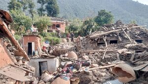 Miniatura: Silne trzęsienie ziemi w Nepalu