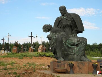Michni&oacute;w. Mauzoleum Martyrologii Wsi Polskich w&nbsp;Michniowie oddział Muzeum Wsi Kieleckiej