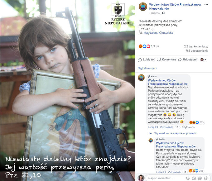 W lipcu na Facebooku katolickiego wydawnictwo pojawiło się zdjęcie z dziewczynką przytulająca karabin. Zdjęcie podpisano cytatem z Księgi Przysłów ze Starego Testamentu: "Niewiastę dzielną któż znajdzie? Jej wartość przewyższa perły".