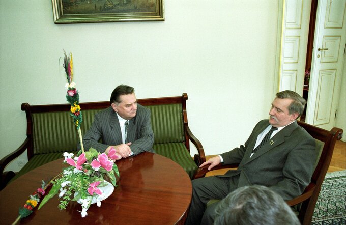 Warszawa, 1992-05-19. Spotkanie prezydenta L. Wałęsy z premierem J. Olszewskim.