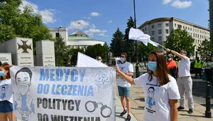 Miniatura: Sondaż: Polacy popierają strajk medyków,...