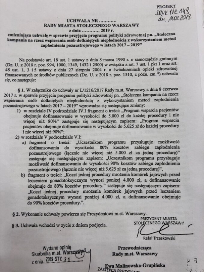 Uchwała radnych Warszawy ws. zwiększenia dofinansowania in&nbsp;vitro