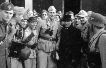 Otto Skorzeny i&nbsp;Benito Mussolini w&nbsp;1943&nbsp;r.