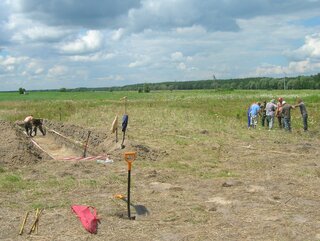 Poszukiwania szczątk&oacute;w ofiar zbrodni wołyńskiej w&nbsp;Ostr&oacute;wkach, lato 2014&nbsp;r.