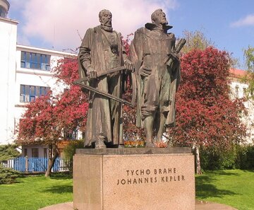 Pomnik w&nbsp;Pradze -&nbsp;Tycho Brahe i&nbsp;Johannes Kepler