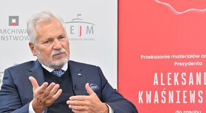 Miniatura: Kwaśniewski przekazał prywatne dokumenty...