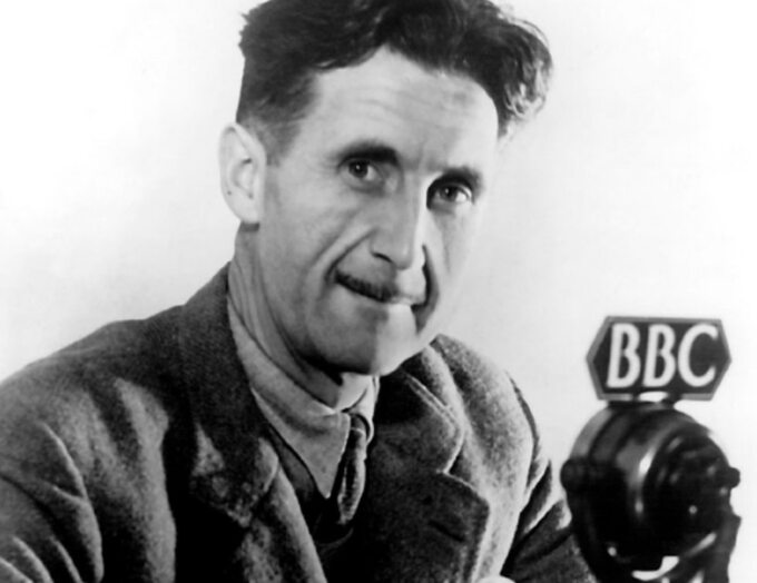 George Orwell przed mikrofonem BBC