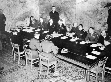 Podpisanie kapitulacji Niemiec, 7&nbsp;maja 1945 w&nbsp;Reims