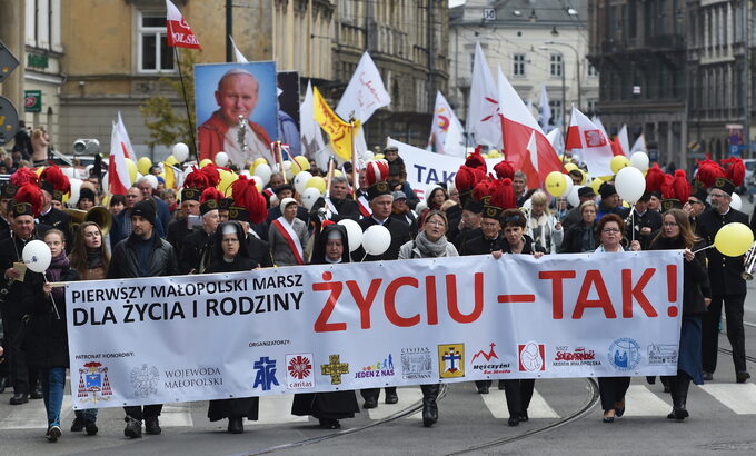 Uczestnicy pierwszego Małopolskiego Marszu dla Życia i Rodziny w Krakowie