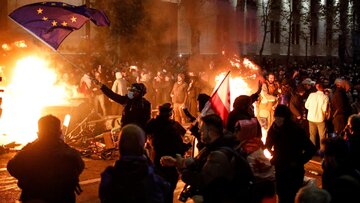 Protesty w&nbsp;Gruzji. Rząd zawiesił negocjacje z&nbsp;UE
