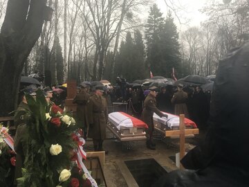 Pogrzeb płk. Matuszewskiego i&nbsp;mjr. Rajchamna na&nbsp;Wojskowych Powązkach