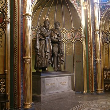 Posąg Mieszka I&nbsp;i&nbsp;Bolesława Chrobrego w&nbsp;Złotej Kaplicy w&nbsp;katedrze w&nbsp;Gnieźnie