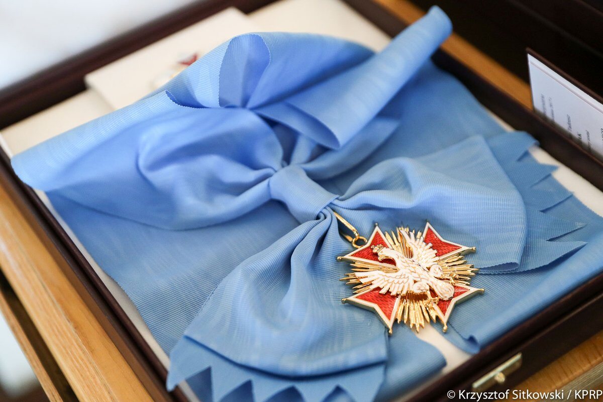 Który polski prezydent nadał Reaganowi najwyższe polskie odznaczenie, Order Orła Białego?