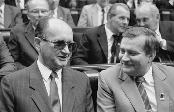 Warszawa, 1989&nbsp;r. Wojciech Jaruzelski i&nbsp;Lech Wałęsa w&nbsp;Sejmie