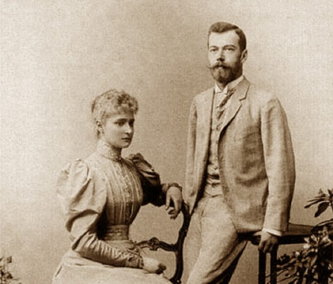 Mikołaj II wraz z Aleksandrą. Zdjęcie wykonane w 1894 roku, po zaręczynach.