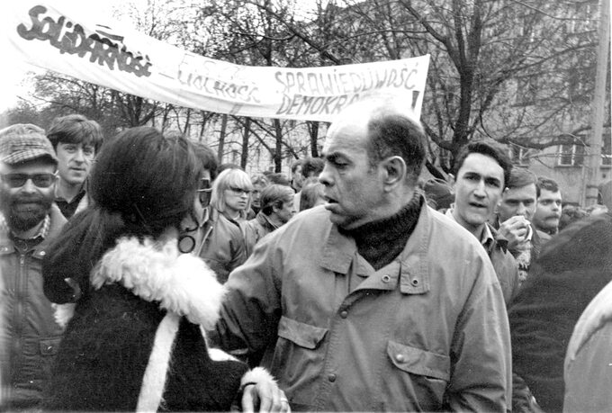 Jacek Kuroń na demonstracji, 1 maja 1989 r.