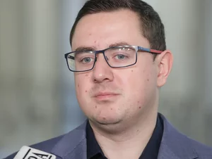 Miniatura: Paliwo drożeje, Motyka przekonuje: Ceny na...