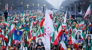 Miniatura: Protesty w Berlinie. Tysiące ludzi wyszły...