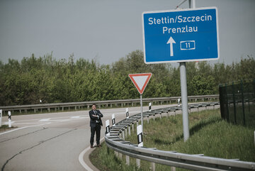 Poseł Sylwester Chruszcz sprawdził, czy&nbsp;znaki na&nbsp;niemieckich drogach zawierają już polskie nazwy