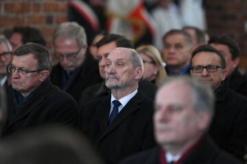 Antoni Macierewicz i Tadeusz Cymański na uroczystościach pogrzebowych Jolanty Szczypińskiej 