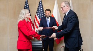 Miniatura: Umowa surowcowa z USA podpisana. Polska...