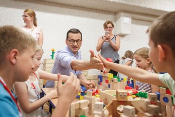 Szef polskiego rządu uczestniczył w VII Ogólnopolskim Zjeździe Dużych Rodzin w Lubartowie (woj. lubelskie). 