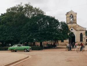 Miniatura: Na Kubie ludzie mdleją z głodu. Siostry...