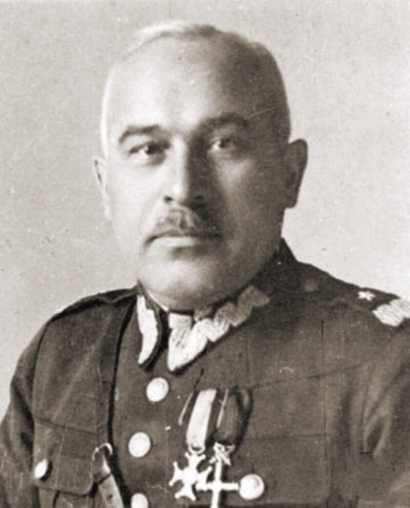 Jak nazywał się generał dowodzący obroną Warszawy we wrześniu 1939 roku?