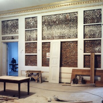 Montowanie boazerii w Pokoju Canaletta 1976 fot. Stefan Sadowski 