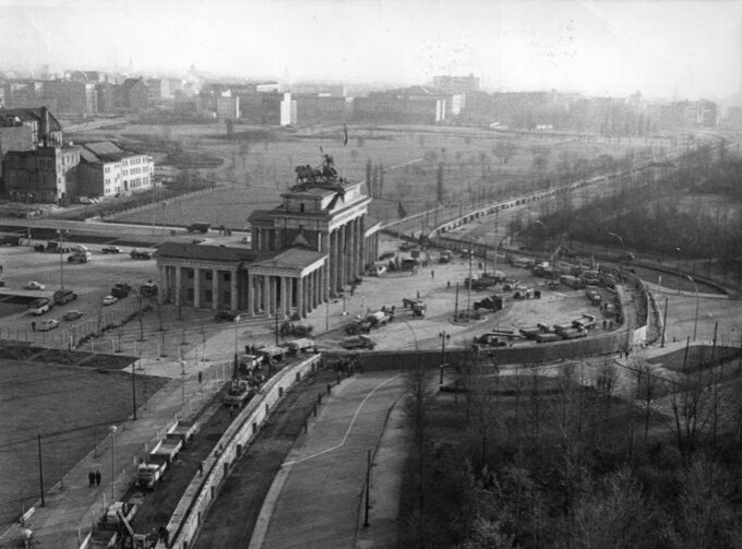 Zdjęcie lotnicze Bramy Brandenburskiej z 1961