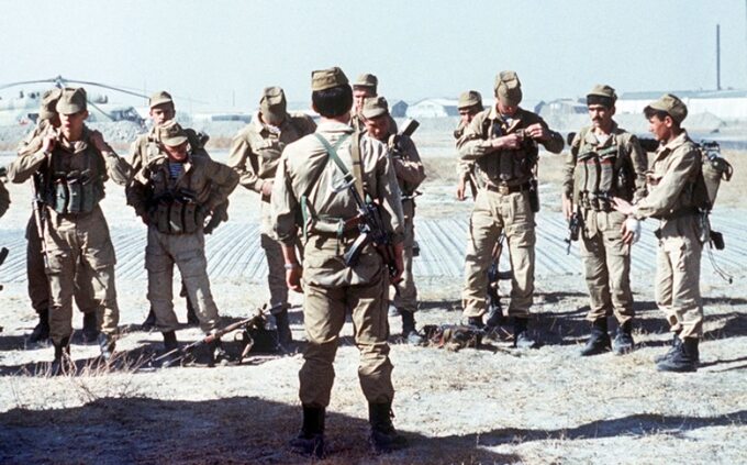 Oddział sowieckiego Specnazu przygotowuje się do walki w Afganistanie, 1988