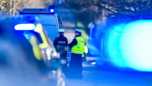 Miniatura: Trzy osoby wydobyte z auta w wodzie. Dwie...