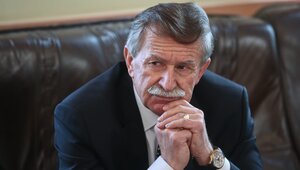 Miniatura: Generał wskazuje miasta, od których może...