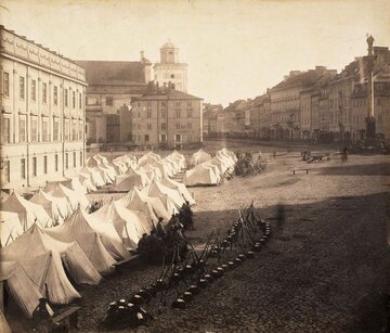 Armia rosyjski na&nbsp;Placu Zamkowym w&nbsp;Warszawie po&nbsp;wprowadzeniu stanu wojennego w&nbsp;Kr&oacute;lestwie Polskim w&nbsp;1861 roku