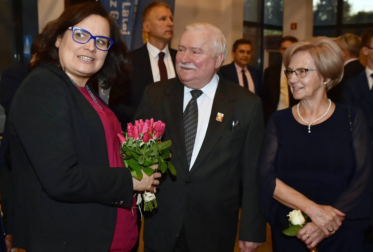 Lech Wałęsa (C) z żoną Danutą (P) oraz posłanka Nowoczesnej Ewa Lieder (L) 