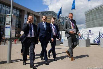 Premier Morawiecki z ministrami w Brukseli Premier w Brukseli