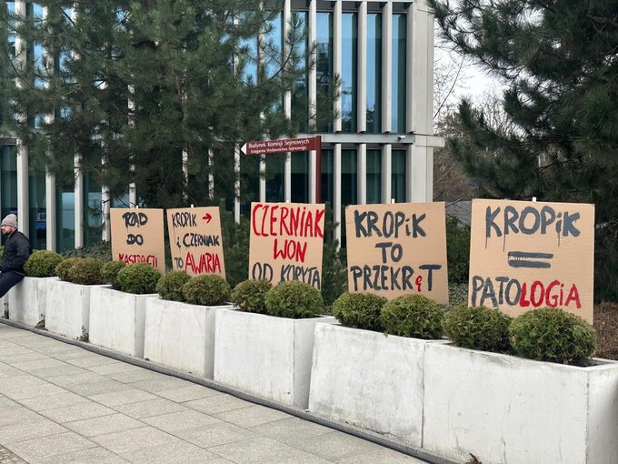 Protest pod&nbsp;Sejmem dot. problemu bezdomności zwierząt w&nbsp;Polsce