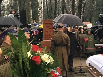 Pogrzeb płk. Matuszewskiego i&nbsp;mjr. Rajchamna na&nbsp;Wojskowych Powązkach