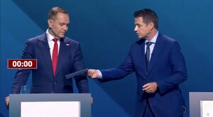 Miniatura: Tajemnicza koperta dla Nawrockiego....