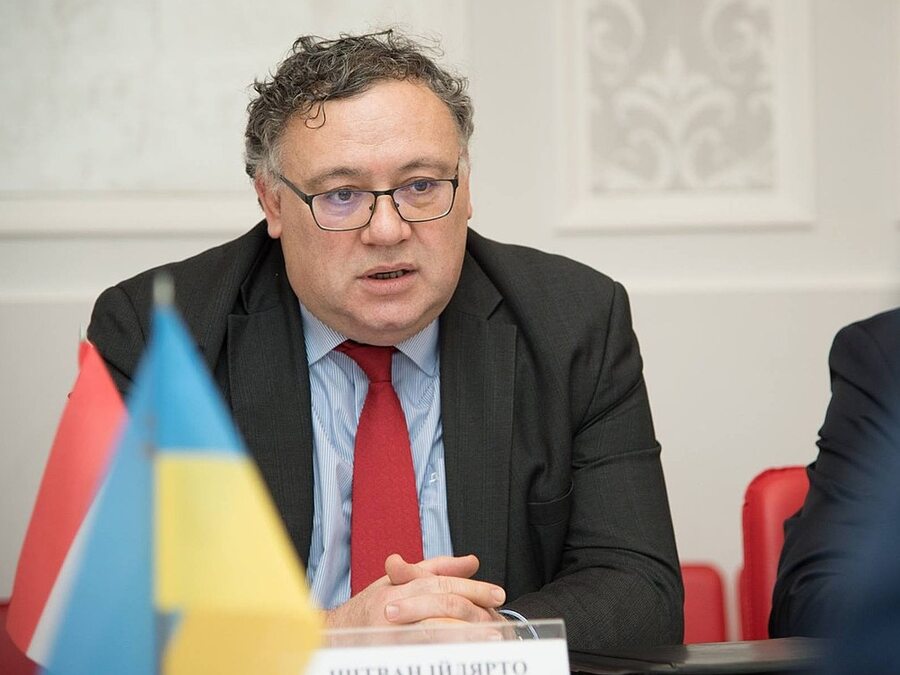 Ούγγρος πρέσβης: Δεν θα εμποδίσουμε την ένταξη της Ουκρανίας στο ΝΑΤΟ και την ΕΕ