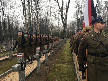 Pogrzeb płk. Matuszewskiego i&nbsp;mjr. Rajchamna na&nbsp;Wojskowych Powązkach