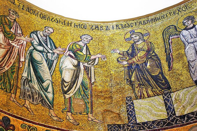 XI-wieczna mozaika przedstawiająca apostołów przyjmujących Eucharystię na skrzyżowane dłonie (Sobór Mądrości Bożej w Kijowie)