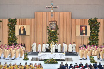 Msza beatyfikacyjna kardynała Stefana Wyszyńskiego oraz matki Elżbiety Róży Czackiej odprawiana w Świątyni Opatrzności Bożej w Warszawie 