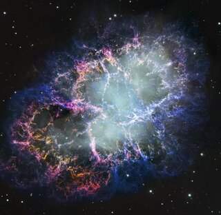 Mgławica Kraba na&nbsp;zdjęciu z&nbsp;lat 1999/2000. Zdjęcie wykonane przez Hubble&rsquo;a w&nbsp;w tamtym czasie pokazuje, że&nbsp;Mgławica Kraba jest mniejsza niż&nbsp;w&nbsp;roku 2024