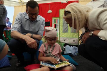 Mateusz Morawiecki podczas pikniku zorganizowanego z okazji inauguracji programu „500+ na każde dziecko” 